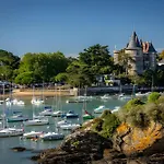 Aux Pins Maritimes - A22 *